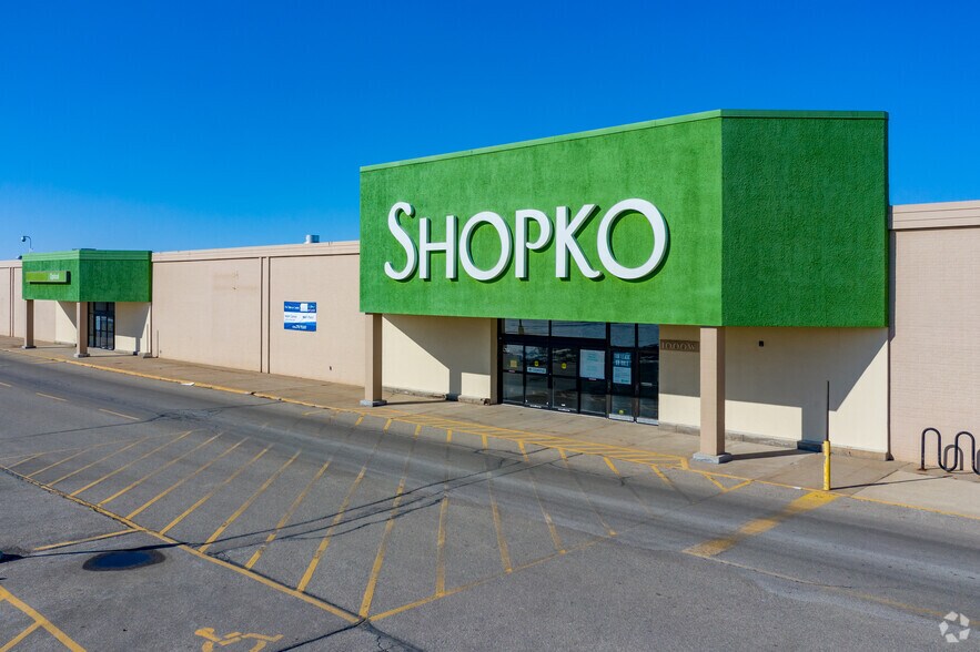 900 W Northland Ave, Appleton, WI à louer - Photo principale – Image 1 sur 10