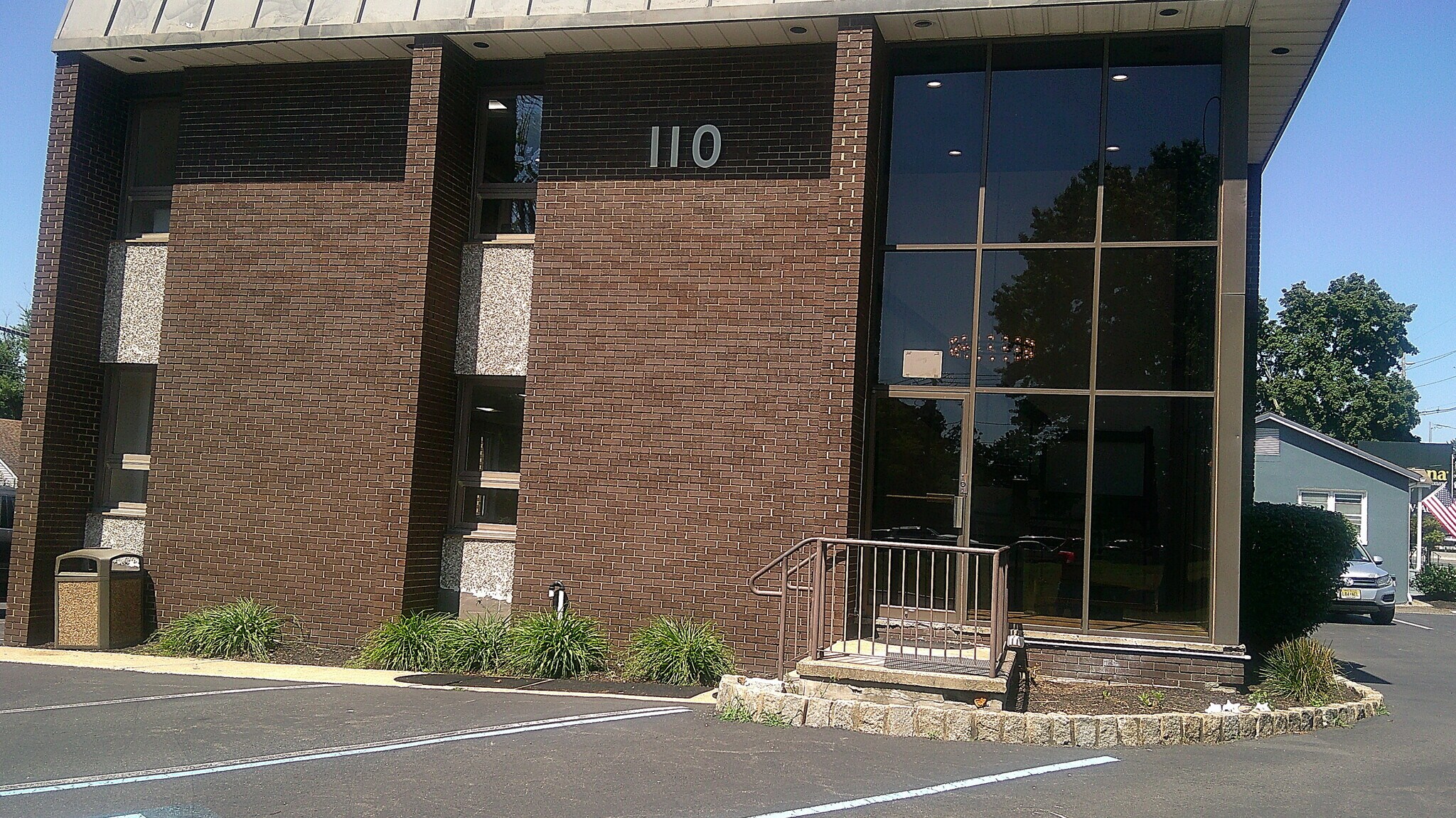 110 Route 35, Red Bank, NJ à louer Photo de l’immeuble– Image 1 sur 8