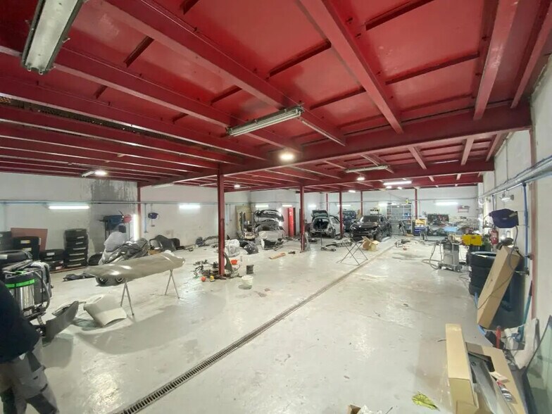 Local d’activités dans Aubervilliers à louer - Photo de l’immeuble – Image 1 sur 6