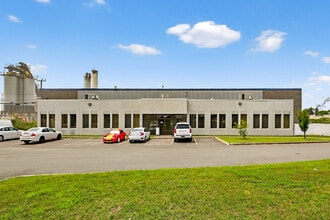 8100-8200 Boul Cavendish, Saint-Laurent, QC à louer Photo intérieure– Image 2 sur 13