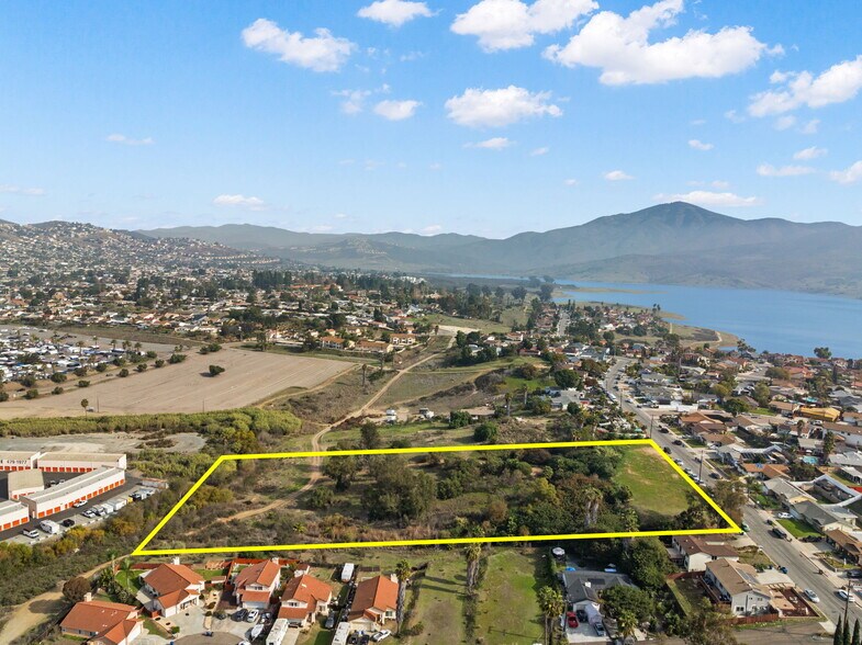 8840 Leigh Ave, Spring Valley, CA à vendre - Photo de l’immeuble – Image 2 sur 13