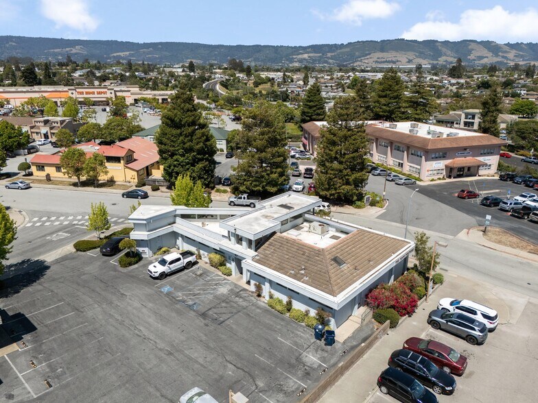 47 Penny Ln, Watsonville, CA à vendre - Photo de l’immeuble – Image 3 sur 50