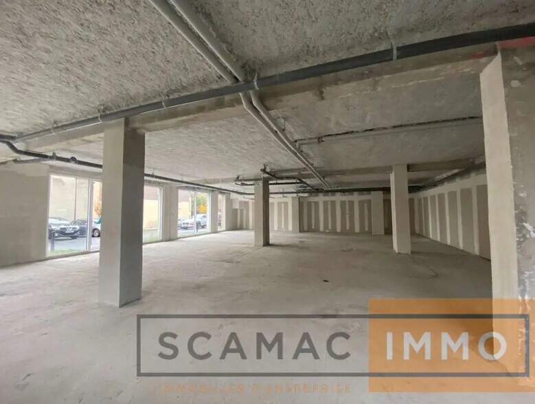 Local d'activités dans Ivry-sur-Seine à vendre - Photo de l’immeuble – Image 3 sur 11