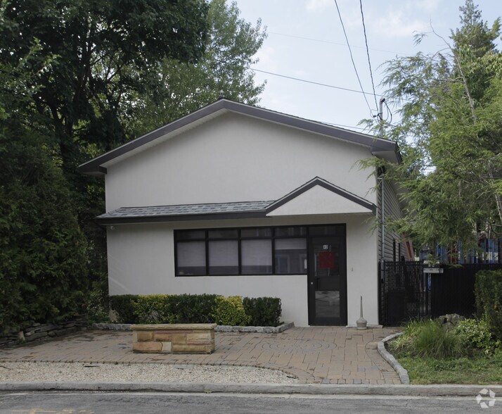 40 Willis Ave, Syosset, NY à louer - Photo principale – Image 1 sur 13