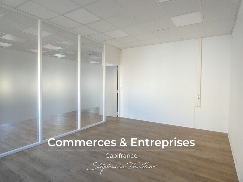 Bureau dans Vitrolles à louer - Photo de l’immeuble – Image 3 sur 8