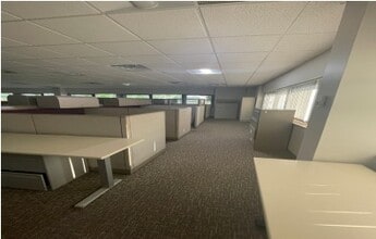 5913 Executive Dr, Lansing, MI à louer Photo intérieure– Image 2 sur 6