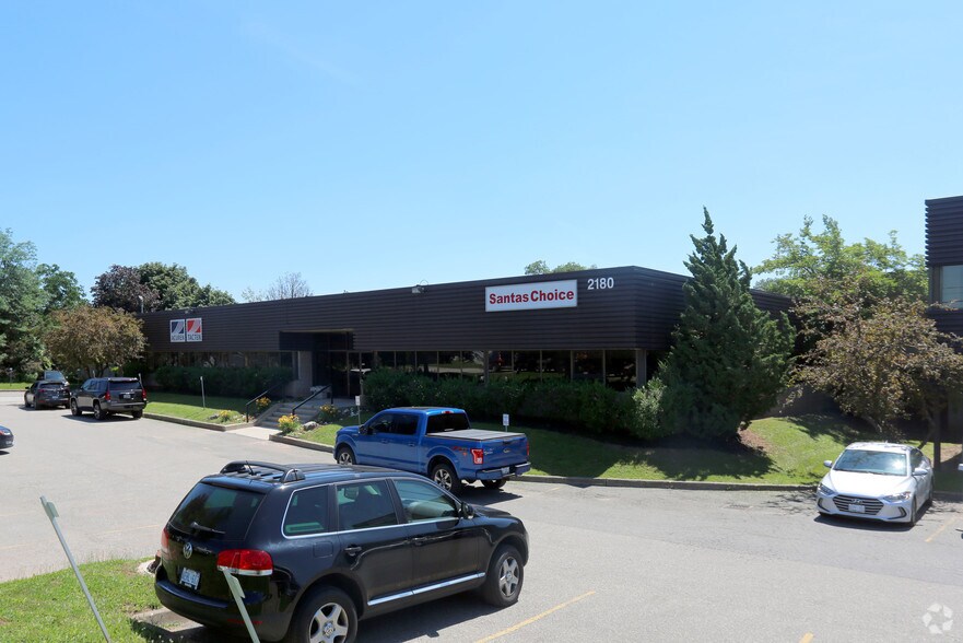 2180-2190 Speers Rd, Oakville, ON à vendre - Photo de l’immeuble – Image 2 sur 6