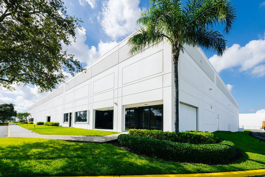 7800-7890 NW 80th St, Miami, FL à louer Photo intérieure– Image 1 sur 9