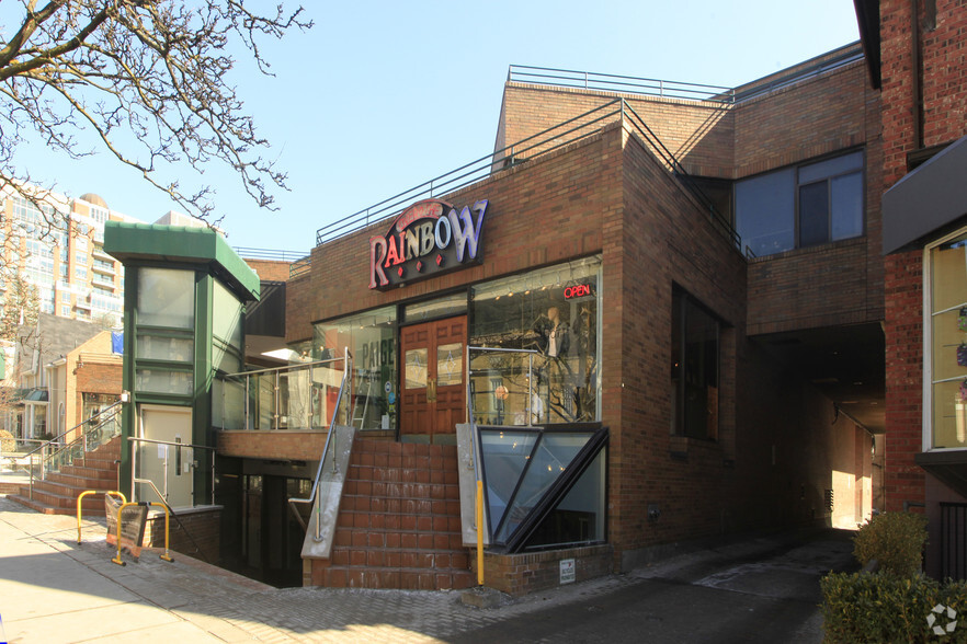 101 Yorkville Ave, Toronto, ON à louer - Photo de l’immeuble – Image 1 sur 7