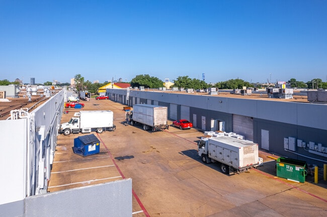 Plus de détails pour 2154 W Northwest Hwy, Dallas, TX - Local d'activités à louer