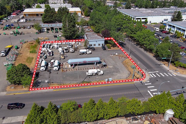 18459 NE 76th St, Redmond, WA à vendre - Photo de l’immeuble – Image 3 sur 6