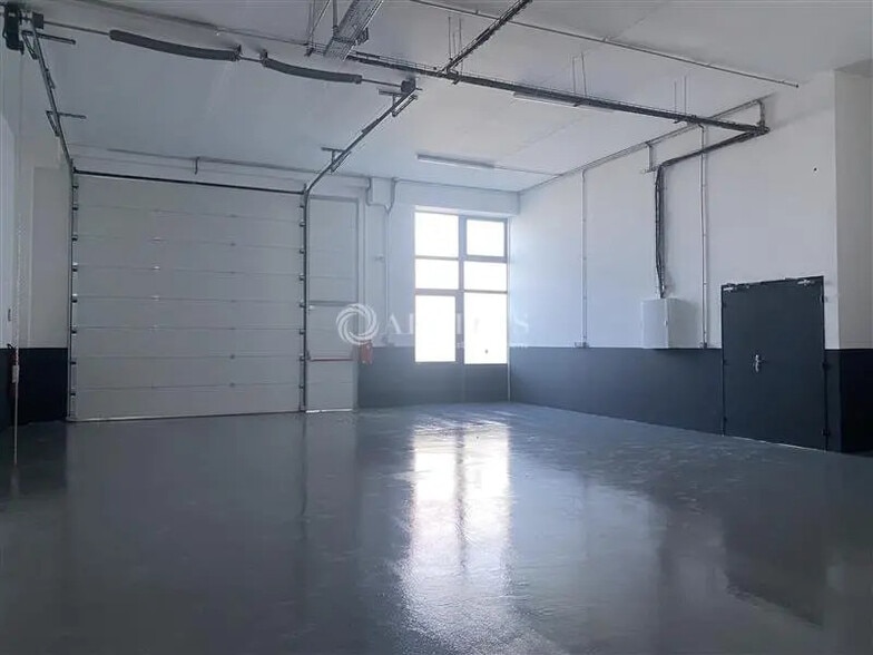 Local d’activités dans Villejuif à louer - Photo intérieure – Image 2 sur 10