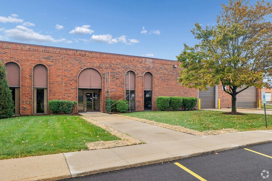 2075-2185 Estes Ave, Elk Grove Village, IL à louer - Photo de l’immeuble – Image 3 sur 8