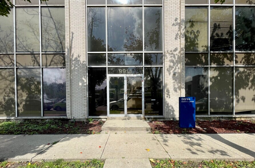 9914 W Derby Ln, Westchester, IL à louer - Photo de l’immeuble – Image 3 sur 7