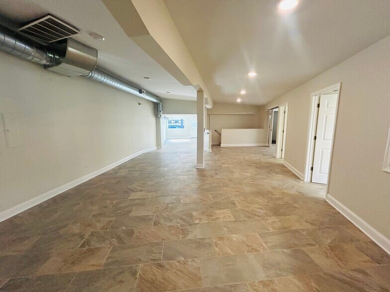 725 E Wisconsin St, Delavan, WI à louer - Photo intérieure – Image 3 sur 15