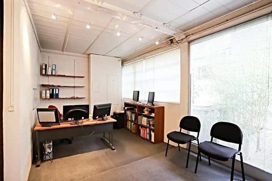 Local d'activités dans Ivry-sur-Seine à vendre - Photo de l’immeuble – Image 3 sur 10