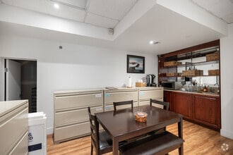 43525 Ridge Park Dr, Temecula, CA à louer Photo de l’immeuble– Image 1 sur 5