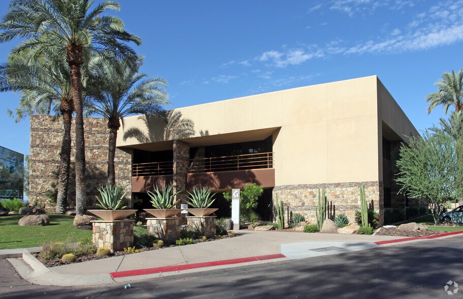 5060 N 40th St, Phoenix, AZ à louer - Photo de l’immeuble – Image 2 sur 4