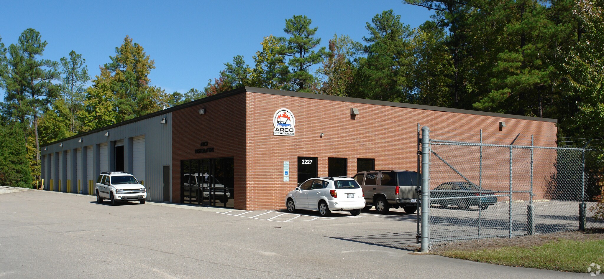 3227 Spottswood St, Raleigh, NC à louer Photo principale– Image 1 sur 4