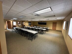 503 Highway 2 W, Devils Lake, ND à louer Photo intérieure– Image 2 sur 5