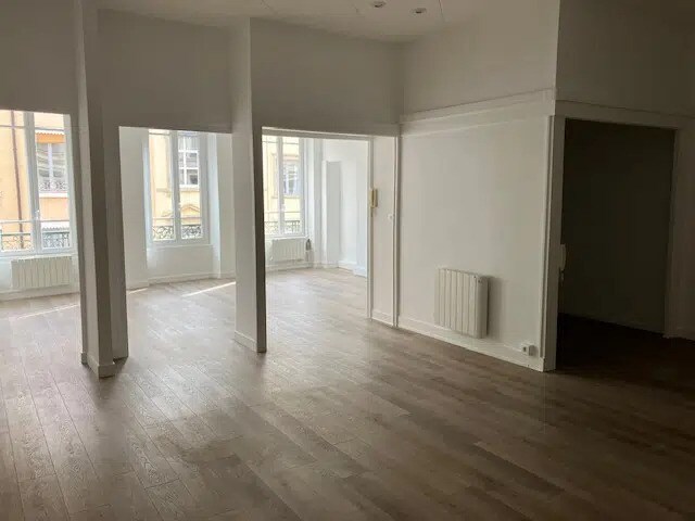 Bureau dans Lyon à louer - Photo de l’immeuble – Image 2 sur 17