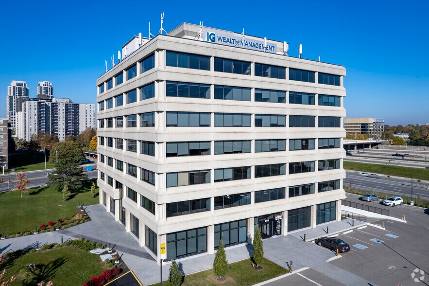 295 The West Mall, Toronto, ON à louer - Photo principale – Image 1 sur 10