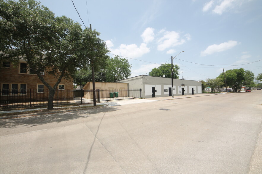 4202 Canal St, Houston, TX à vendre - Photo de l’immeuble – Image 2 sur 4