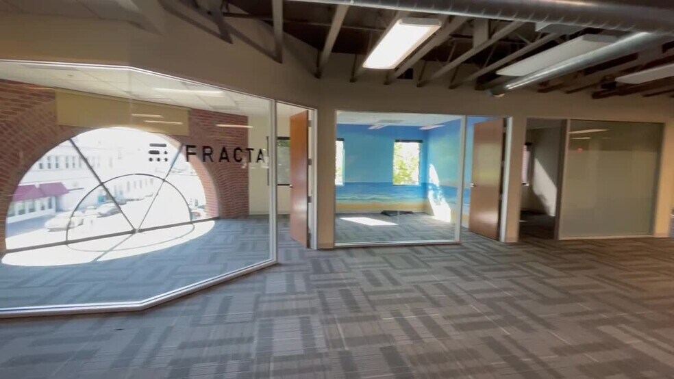 2400 Broadway, Redwood City, CA à louer - Vidéo sur l’annonce professionnelle – Image 2 sur 5