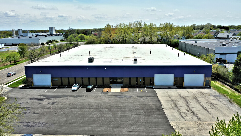 1700-1710 S Butterfield Rd, Mundelein, IL à louer - Photo de l’immeuble – Image 3 sur 8