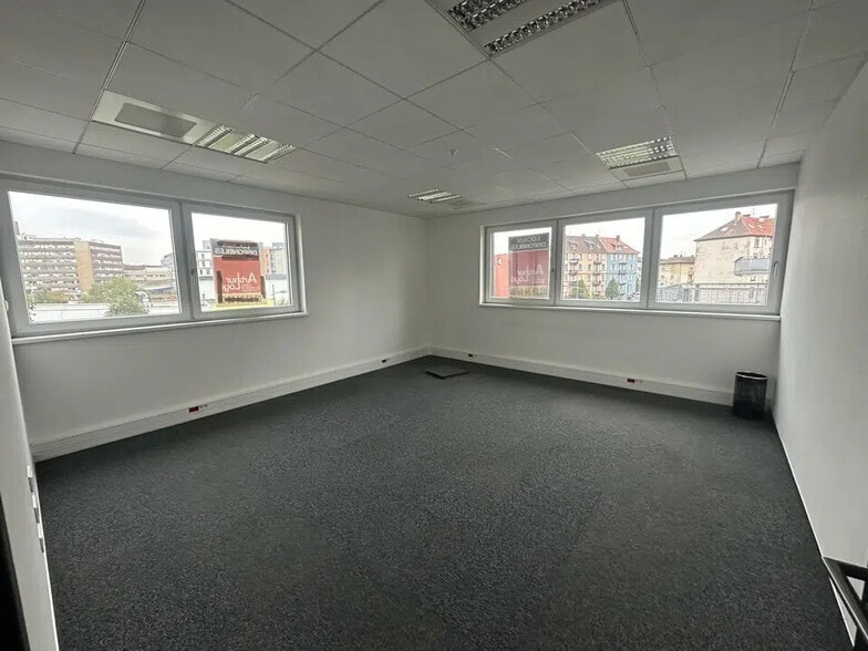 Bureau dans Strasbourg à louer - Photo de l’immeuble – Image 3 sur 7