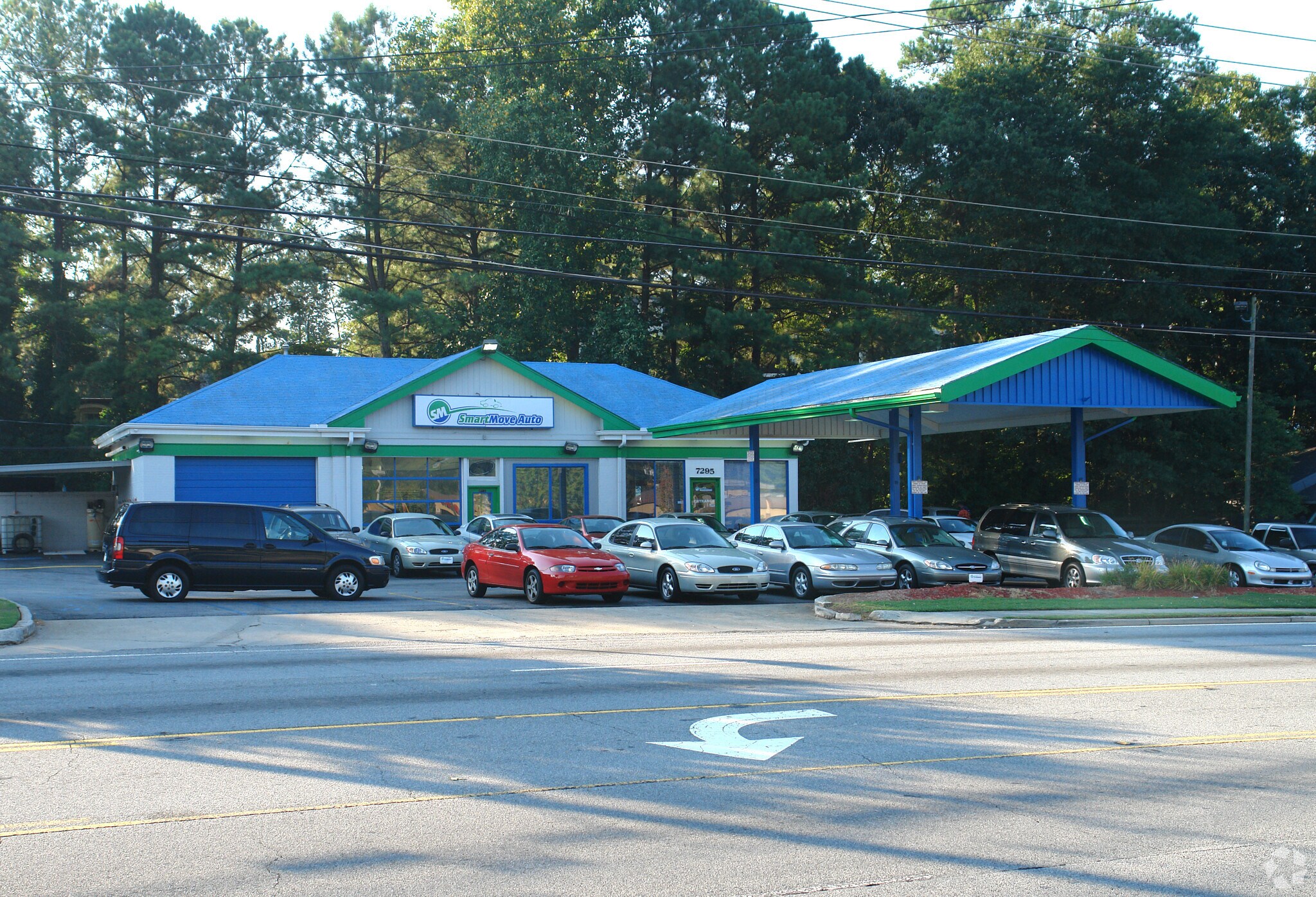7295 Roswell Rd, Atlanta, GA à louer Photo principale– Image 1 sur 5