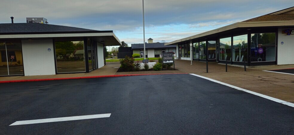 2241-2247 Country Club Rd, Woodburn, OR à louer - Photo de l’immeuble – Image 2 sur 5