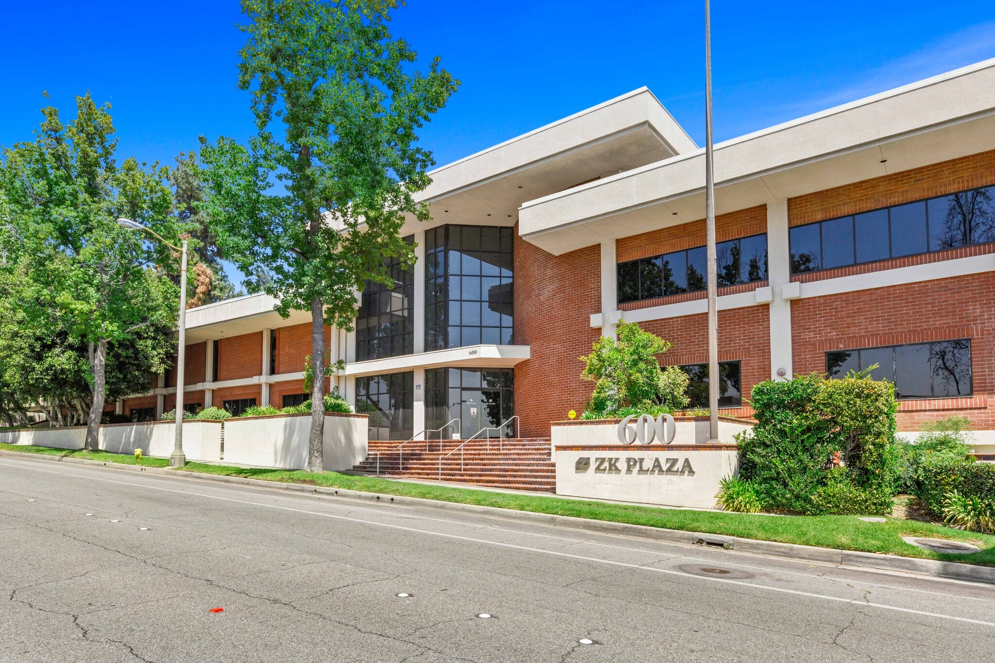 600 N Rosemead Blvd, Pasadena, CA à louer Photo de l’immeuble– Image 1 sur 11