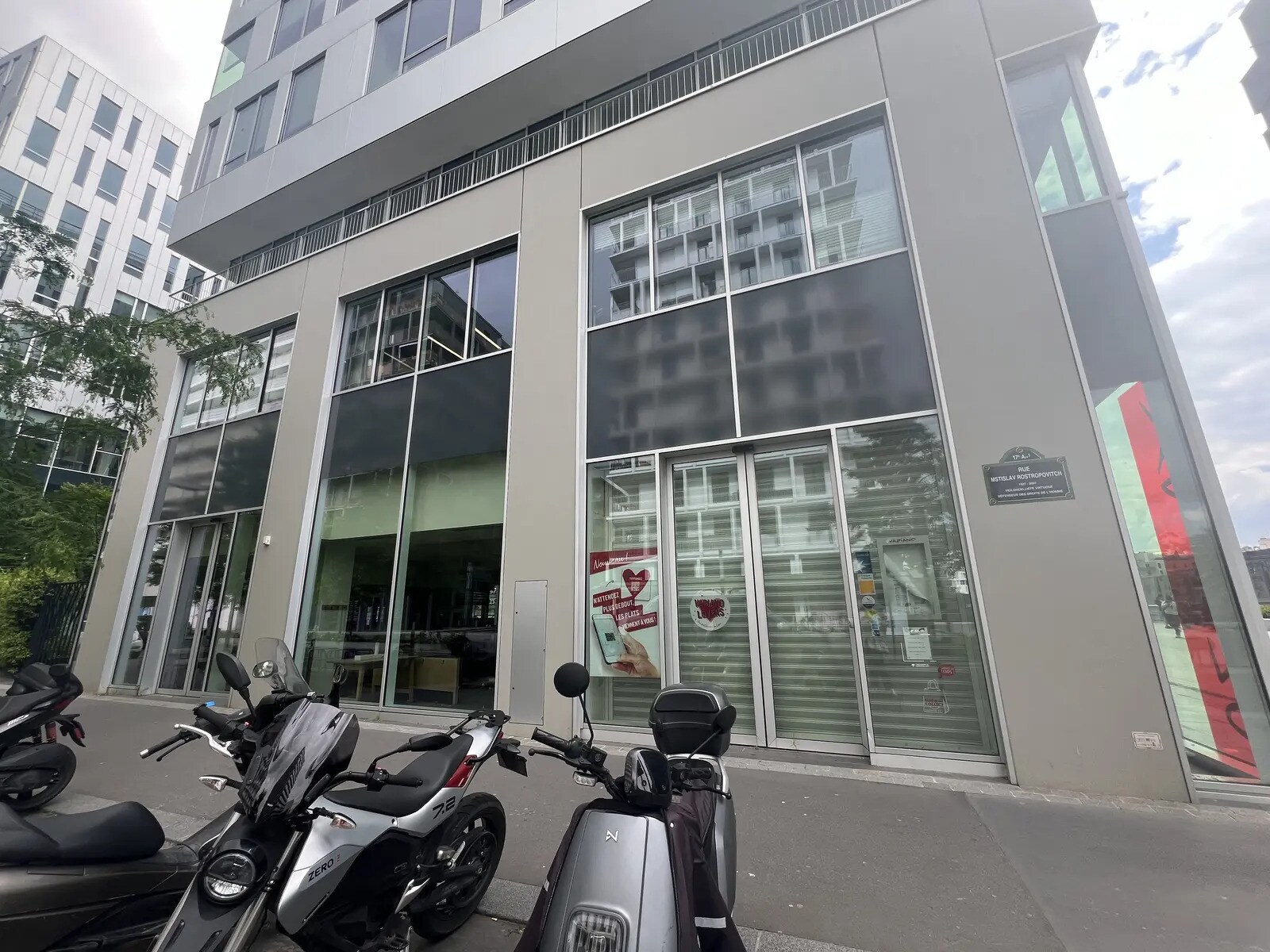 37 Rue Mstislav Rostropovitch, Paris à louer Photo de l’immeuble– Image 1 sur 4