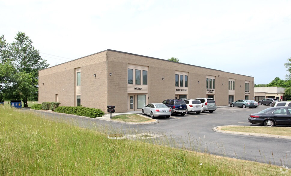 5890-5898 Chandler Ct, Westerville, OH à louer - Photo principale – Image 1 sur 5