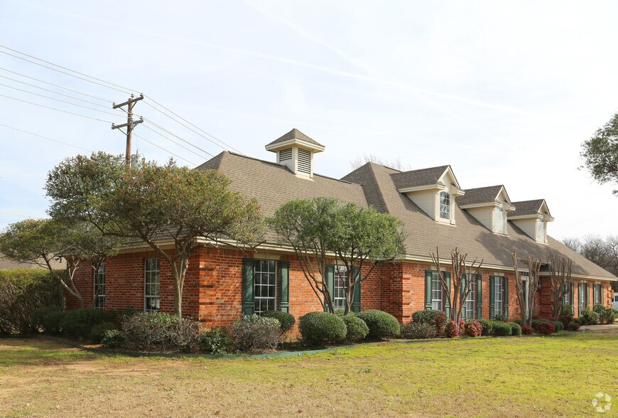 1105 W Lamar Blvd, Arlington, TX à louer - Photo de l’immeuble – Image 3 sur 3