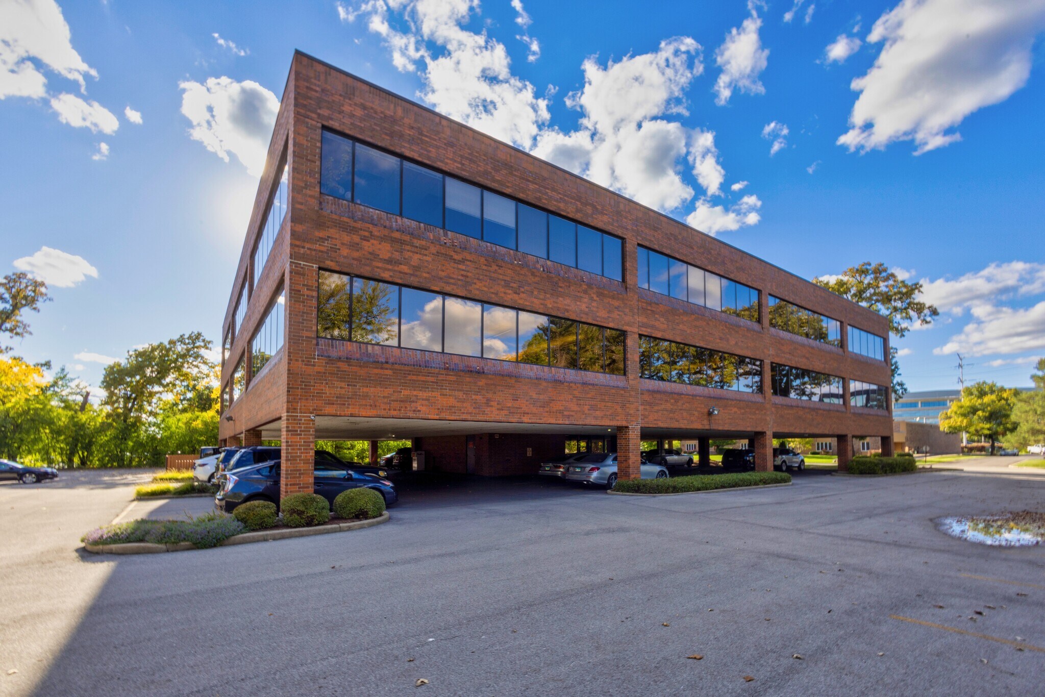 619 Enterprise Dr, Oak Brook, IL à louer Photo de l’immeuble– Image 1 sur 28