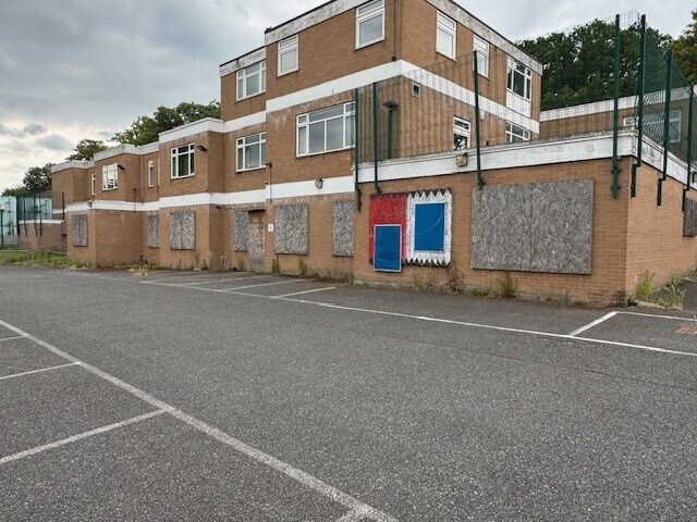 36A Hurst Rd, Londres à louer - Photo de l’immeuble – Image 2 sur 2