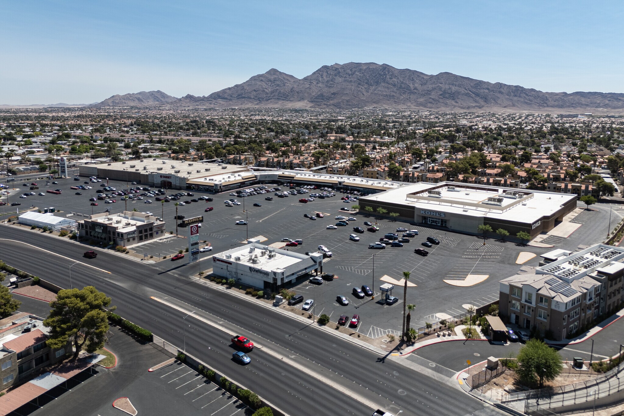 Nellis Crossing Shopping Center portefeuille de 3 biens à vendre sur LoopNet.fr Photo de l’immeuble– Image 1 sur 9