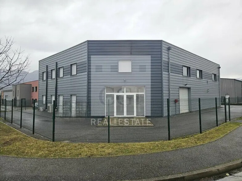 Local d'activités dans Chapareillan à vendre - Photo de l’immeuble – Image 1 sur 14