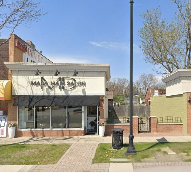 247 E 14 Mile Rd, Clawson, MI à vendre - Photo de l’immeuble – Image 1 sur 1