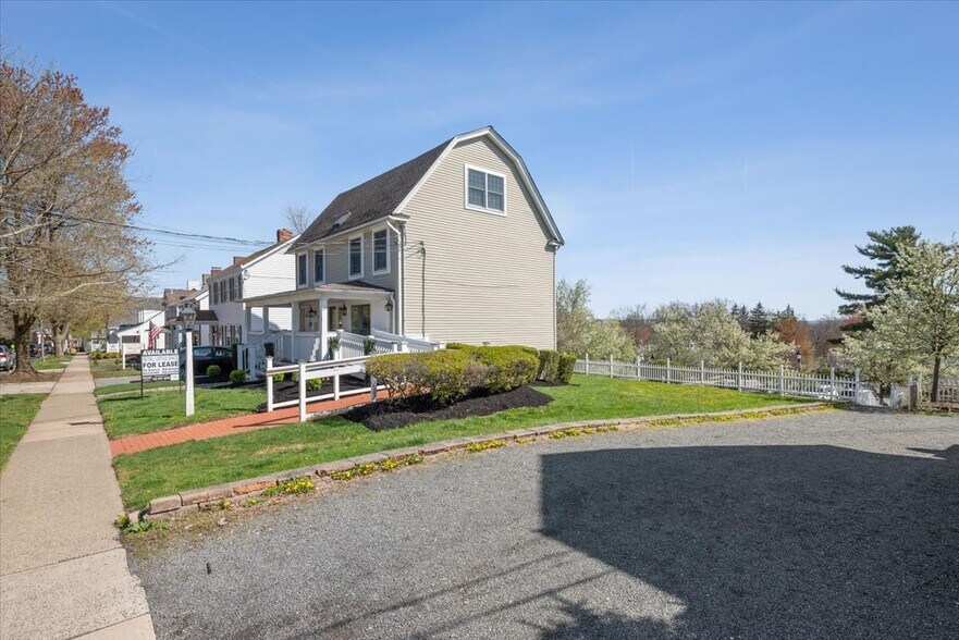 108 S Finley Ave, Basking Ridge, NJ à louer - Photo de l’immeuble – Image 3 sur 22