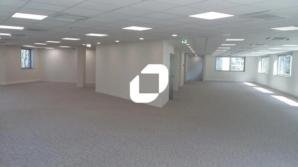 Bureau dans Noisy-le-Grand à louer - Photo de l’immeuble – Image 3 sur 3