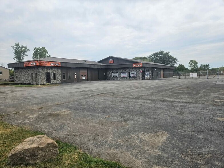 6511 S Transit Rd, Lockport, NY à louer - Photo de l’immeuble – Image 1 sur 11