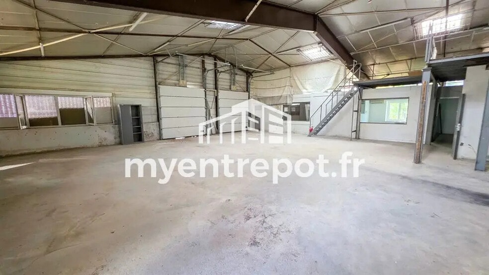 Local d’activités dans Marseille à louer - Photo de l’immeuble – Image 1 sur 7