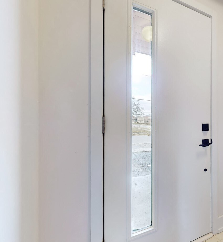 46 Monclova Rd, Toronto, ON à vendre Photo intérieure– Image 1 sur 27