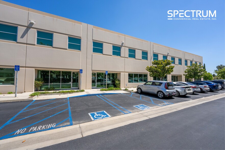 15823 Monte St, Sylmar, CA à louer - Photo de l’immeuble – Image 1 sur 5