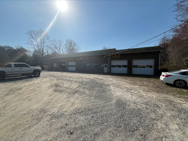 136 E NC 67 Highway Byp, East Bend, NC à vendre - Photo de l’immeuble – Image 2 sur 9