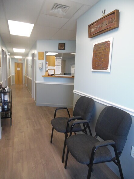 1738 Gar Hwy, Swansea, MA à louer - Photo intérieure – Image 2 sur 8