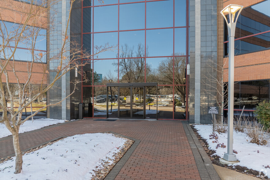 4701 Cox Rd, Glen Allen, VA à louer - Photo de l’immeuble – Image 3 sur 4